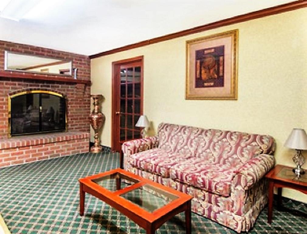 Super 8 By Wyndham Hotel